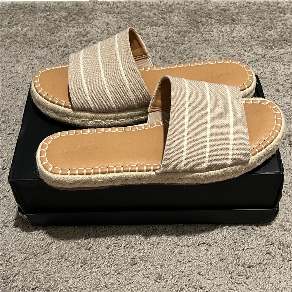 Universal Thread Tan Espadrille Slides
